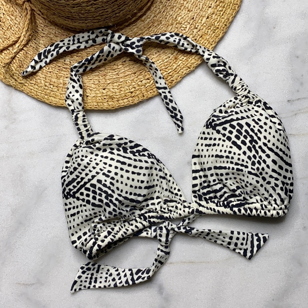 Vix Black & White Dotted Triangle Bikini Top